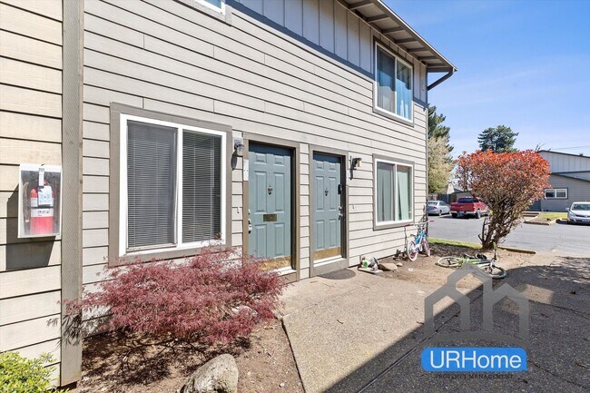 Building Photo - $500 1st Months rent $1649 2bd 1.5ba Beautiful Townhouse In SE Portland