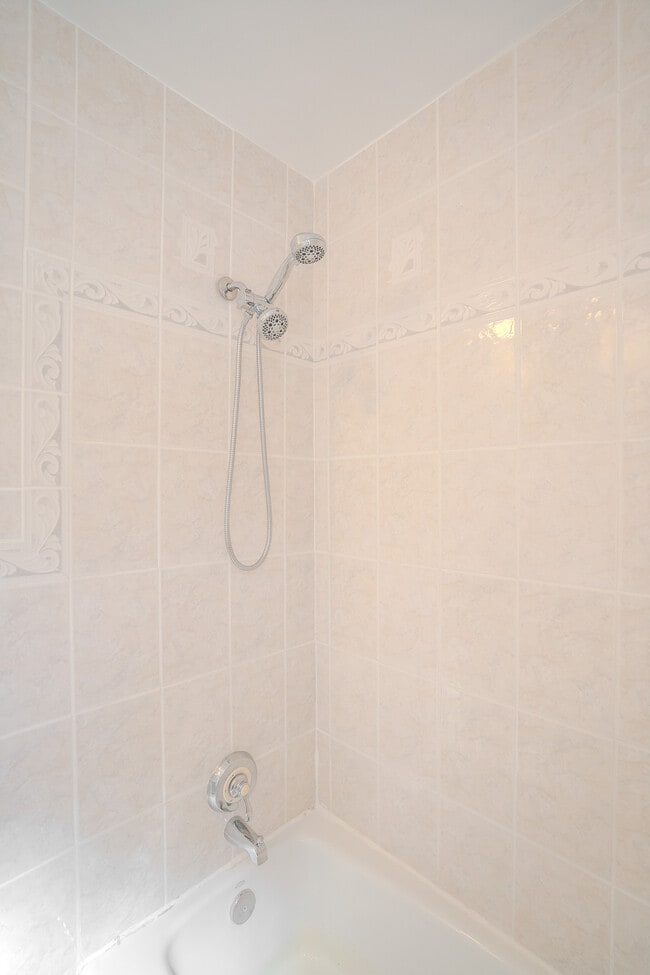 Building Photo - 4420 W Fair Oaks Ave