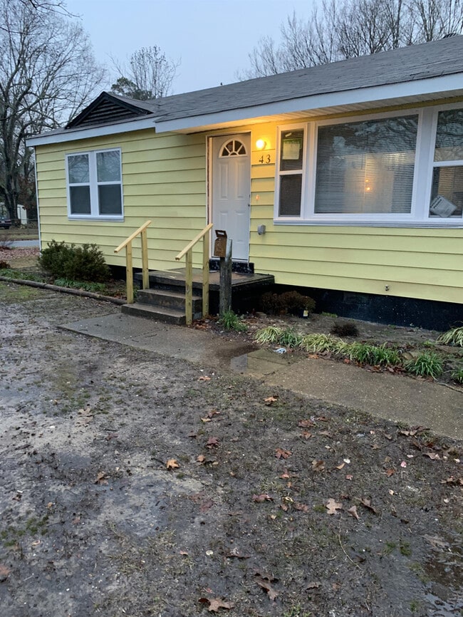 Primary Photo - 43 S Richard Dr