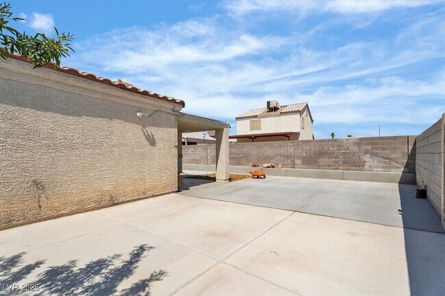 Building Photo - 8200 Cimarron Ridge Dr
