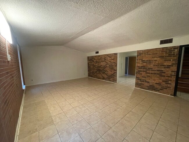 Building Photo - Spacious Inside & Out