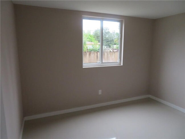 Building Photo - 1944 Sheridan St