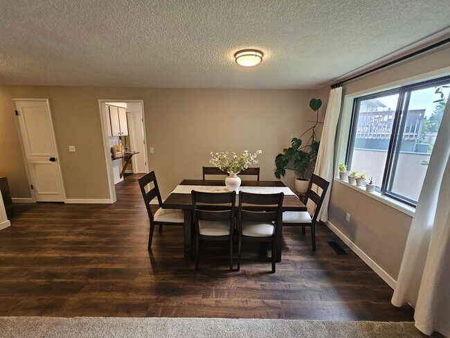Building Photo - Beautifully Remodeled Home in the Valley