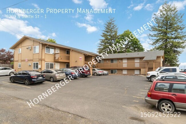 Building Photo - Spacious 2 Bed 1 Bath Apartment on The Nor...