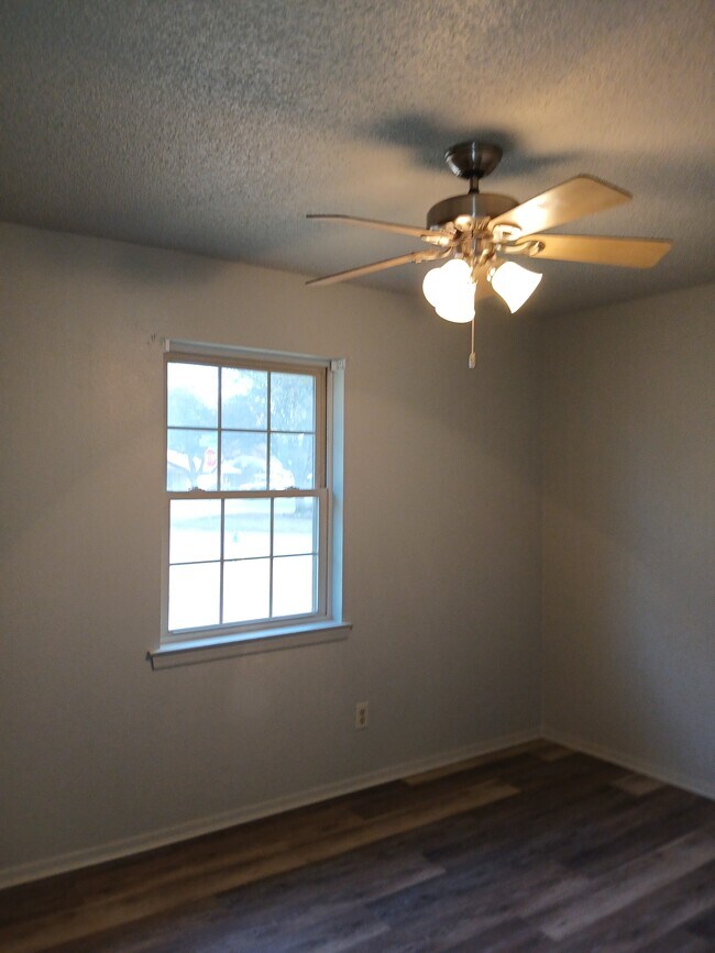 Building Photo - 2911 Featherston Avenue