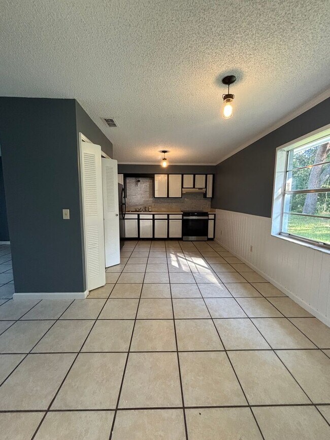Building Photo - Deltona Lakes, Quaint 3 bed 1 bath
