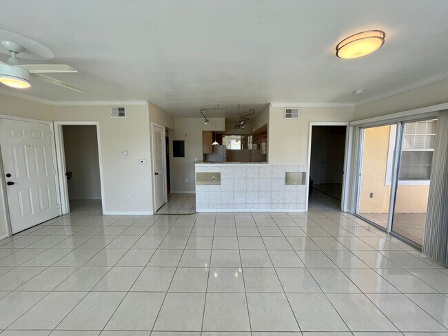 Building Photo - 2/2 with beautiful water view becoming available July 1st for an annual lease