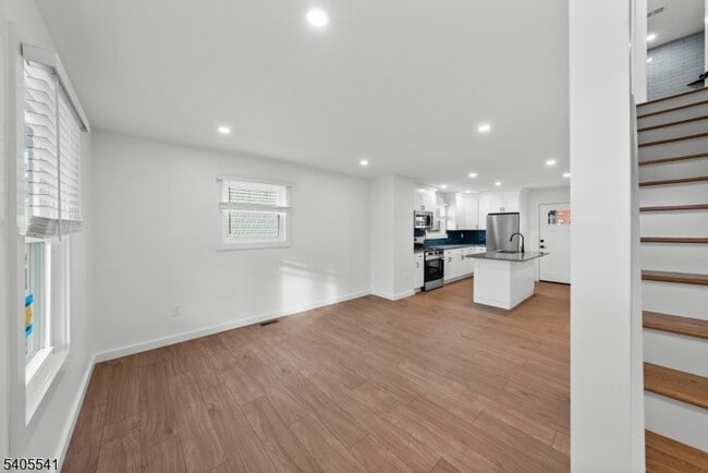 Building Photo - 80 Anderson St