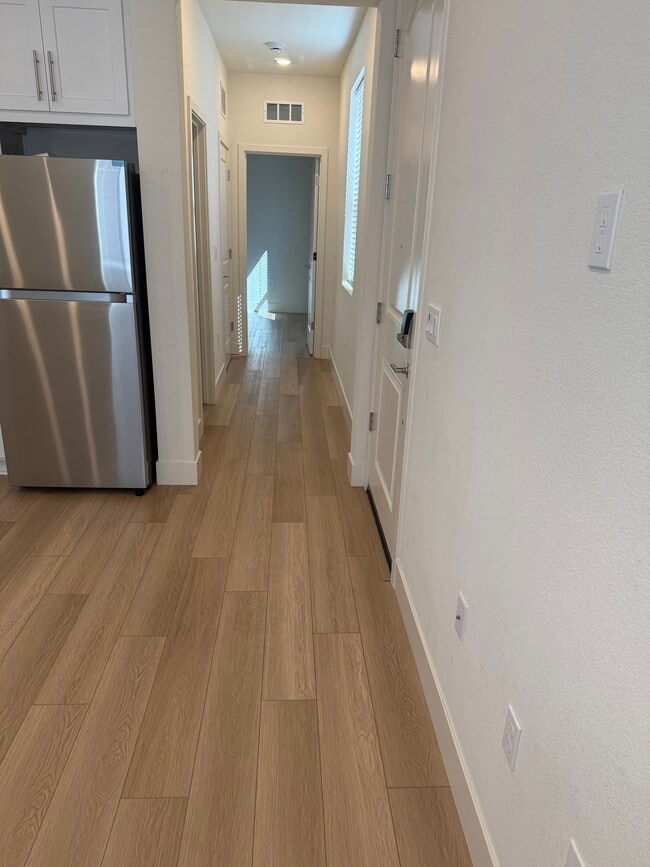 Building Photo - 5545 Oberon Ave