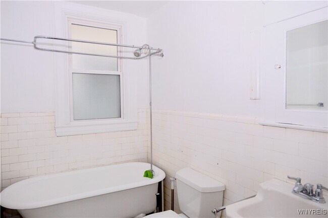 Building Photo - 356 Woodward Ave