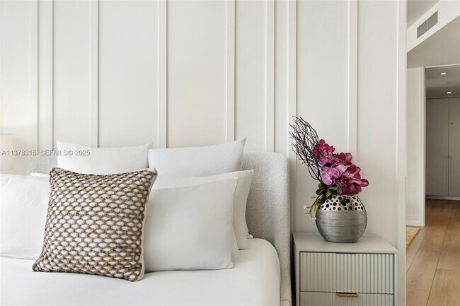 Building Photo - 2201 Collins Ave