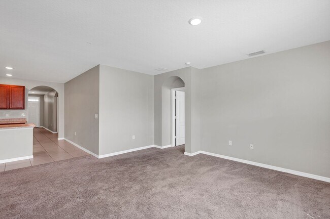 Building Photo - Sunny, Move-In Ready 4-Bed Home in Winter Haven with Modern Finishes and Two-Car Garage