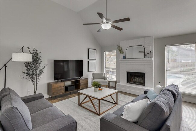 Building Photo - 516 Maywood Ln