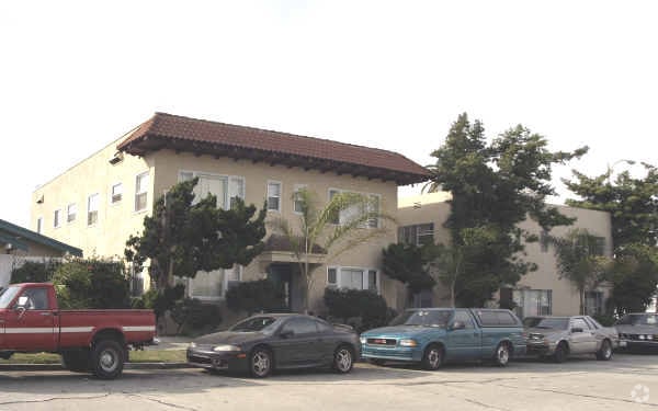 Building Photo - 647 Linden Ave