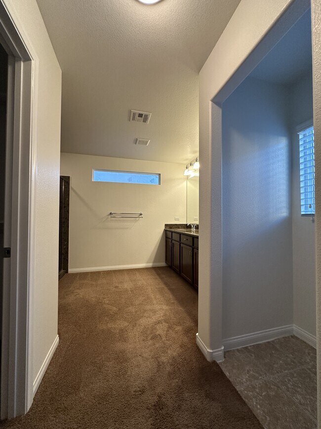 Building Photo - 6752 Philharmonic Ave