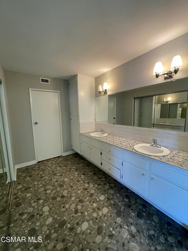Building Photo - 668 Cervantes Ct