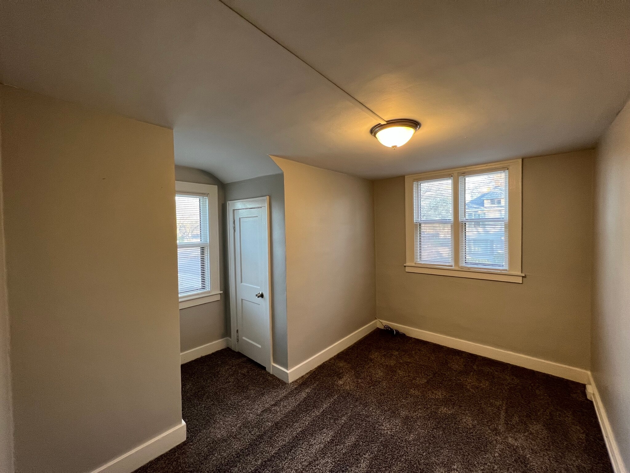 Building Photo - 1210 Mason St NE