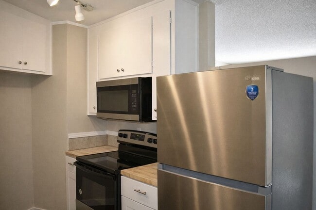 Building Photo - 6049 Northcrest Cir