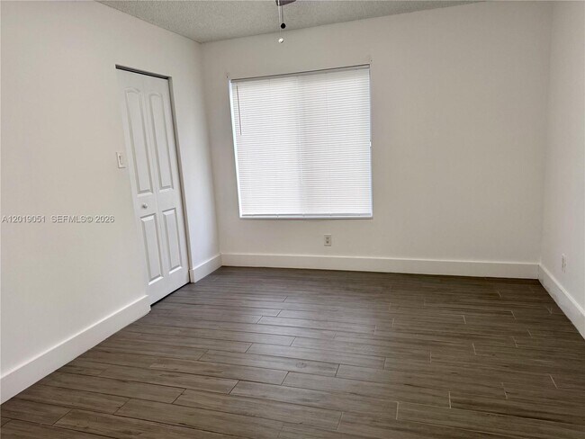 Building Photo - 10521 SW 158th Ct