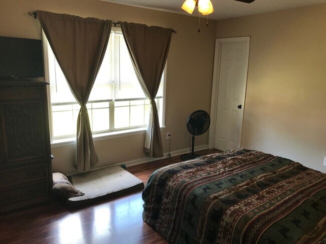Building Photo - 999 Ridgeland Dr