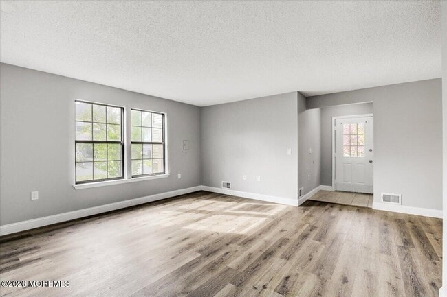 Building Photo - 306 Larkspur Ln