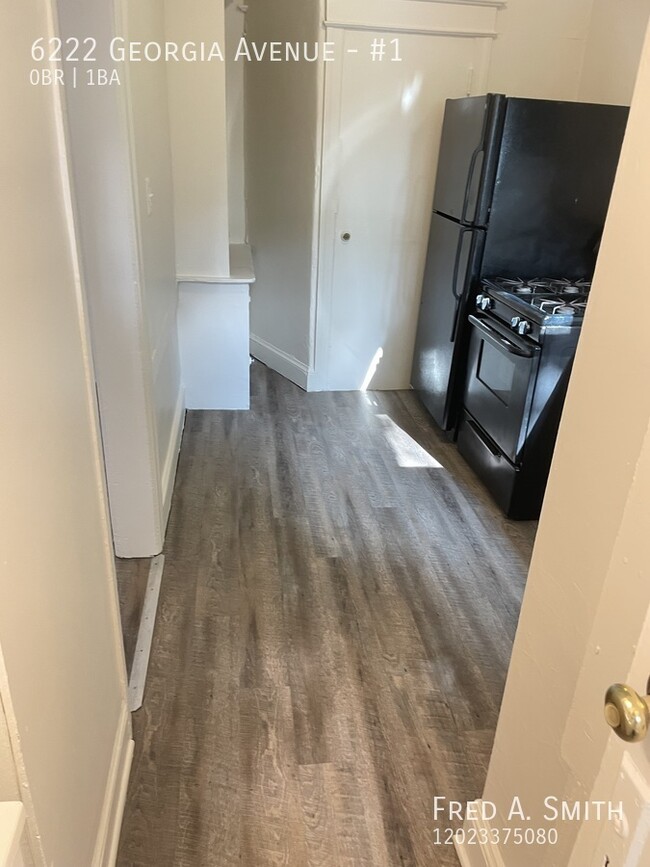 Building Photo - Studio Apartment in Brightwood Available Now