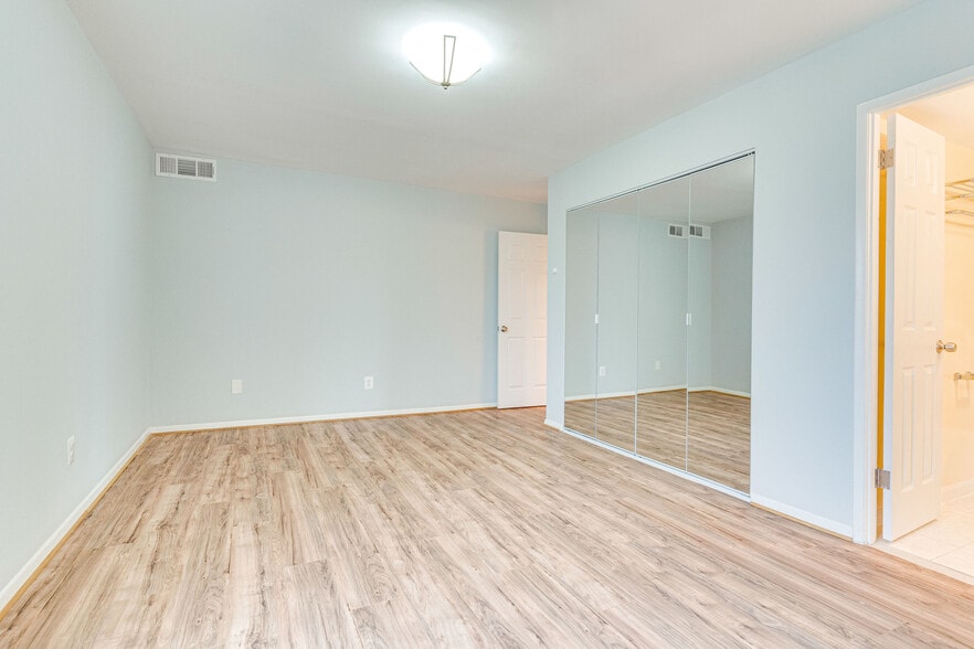 Master Bedroom - 6143 Leesburg Pike