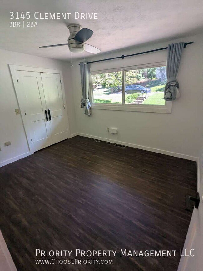 Building Photo - 3145 Clement Dr