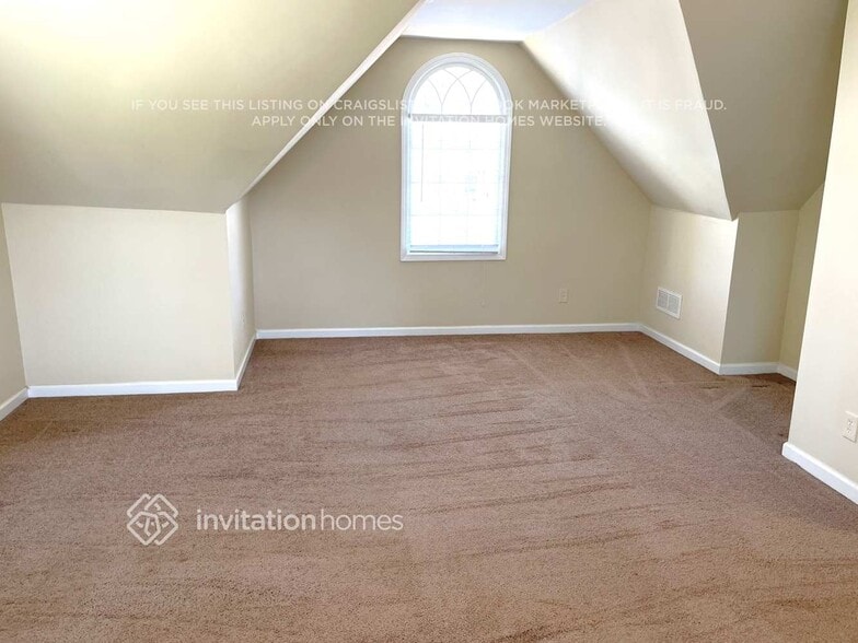 Building Photo - 275 Merritt Dr