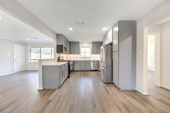 Primary Photo - 6026 Clarewood Dr