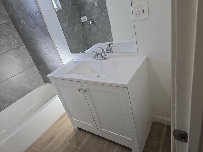 Building Photo - North Bakersfield- house 3bed/2 bath