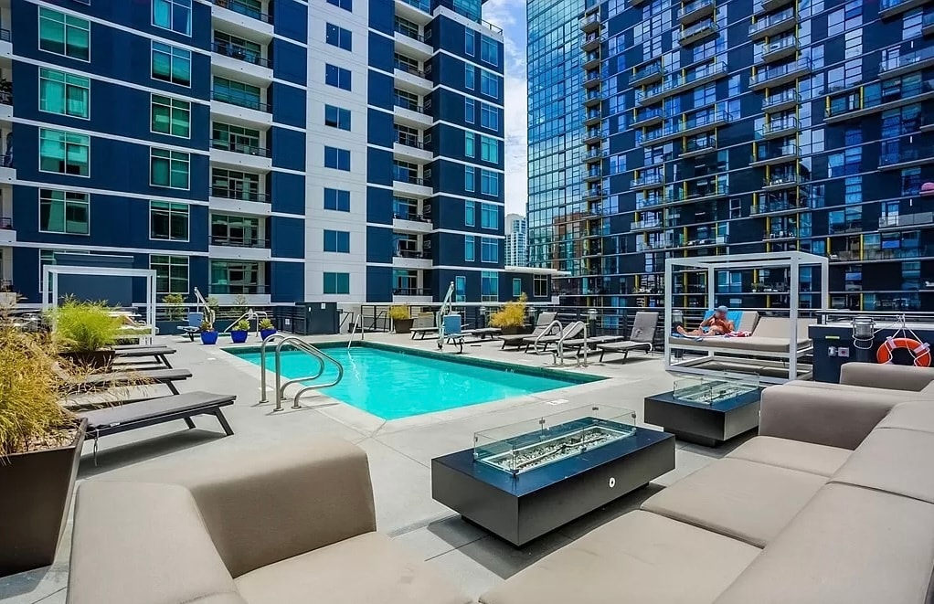 Building Photo - 425 W Beech St