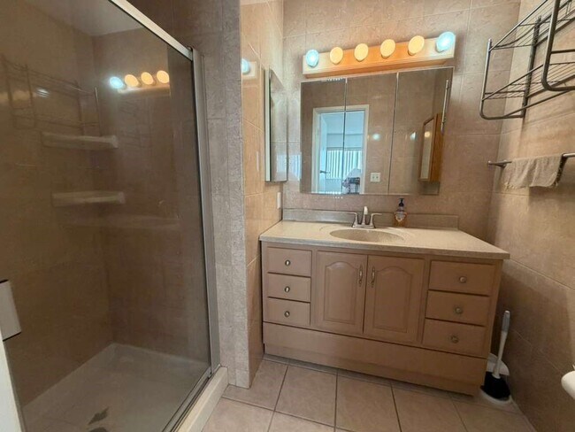 Building Photo - 330 N Chapel Ave