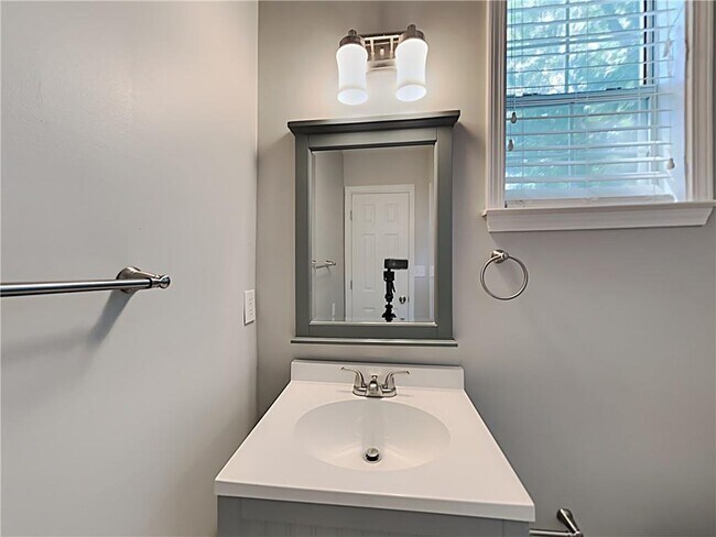 Building Photo - 255 Farrington Ave SE