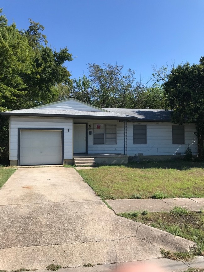 Primary Photo - 109 W Vardeman Ave