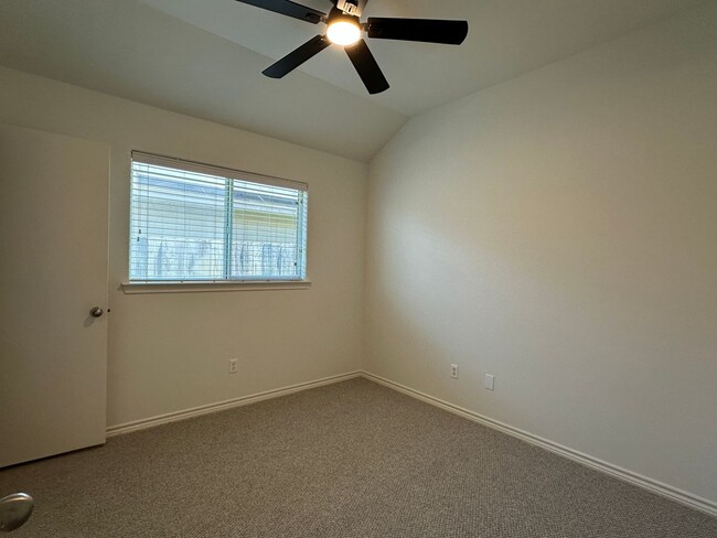 Building Photo - Ready for move in
