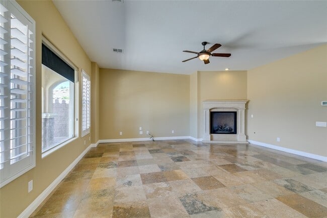 Building Photo - 2713 Cyrano St
