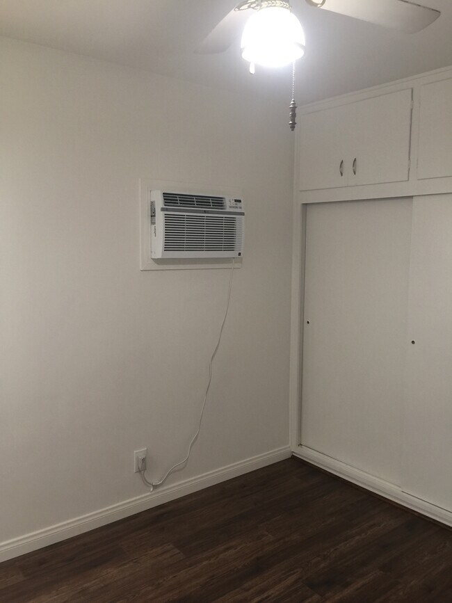 Bedroom Air Condition - 48 S Parkwood Ave