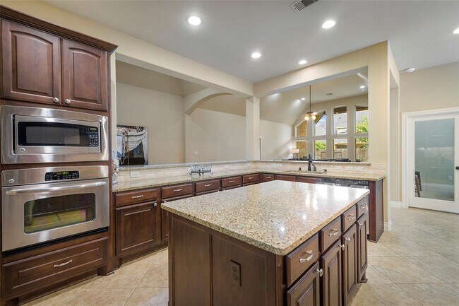 Building Photo - 27930 Colonial Point Dr