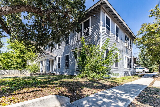 Building Photo - 723 E Euclid Ave