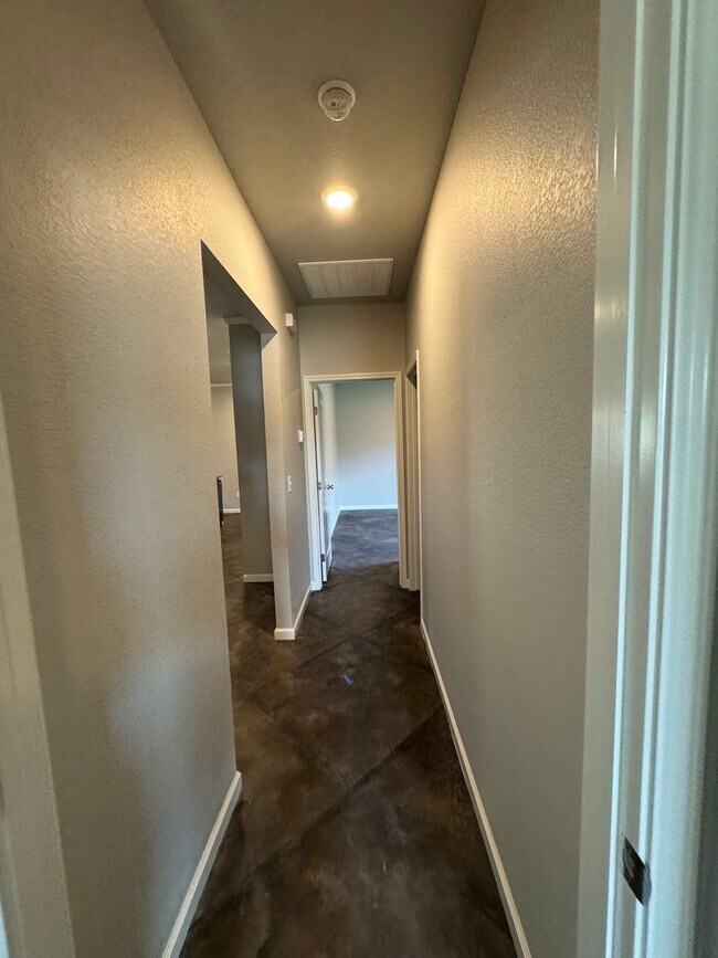Building Photo - Large 3bedroom 2 bathroom New built 2025 1...