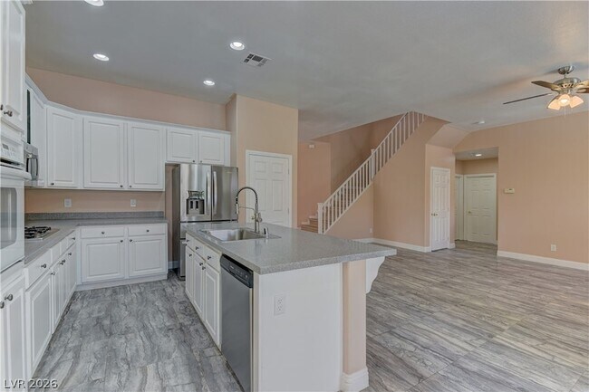 Building Photo - 5862 Bluthe Bridge Ave