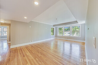 Building Photo - 934 Pleasant St