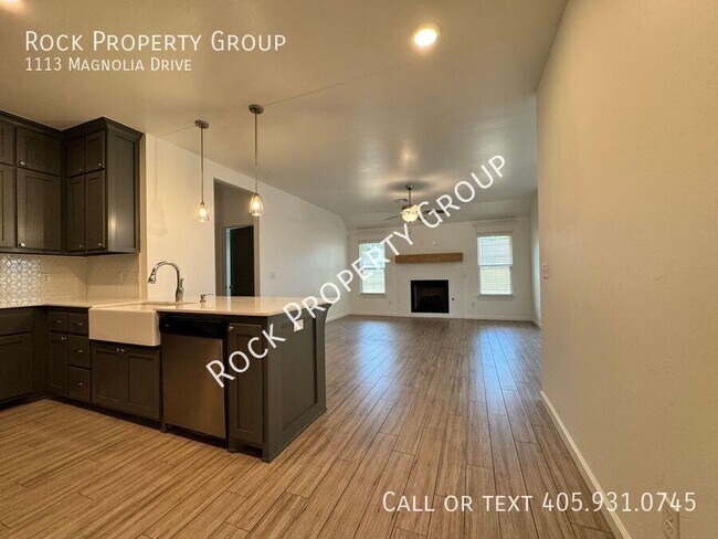 Building Photo - 1113 Magnolia Dr