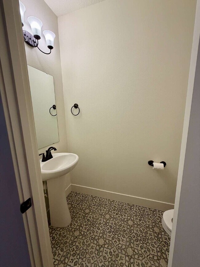 Building Photo - Beautiful Orchards Home