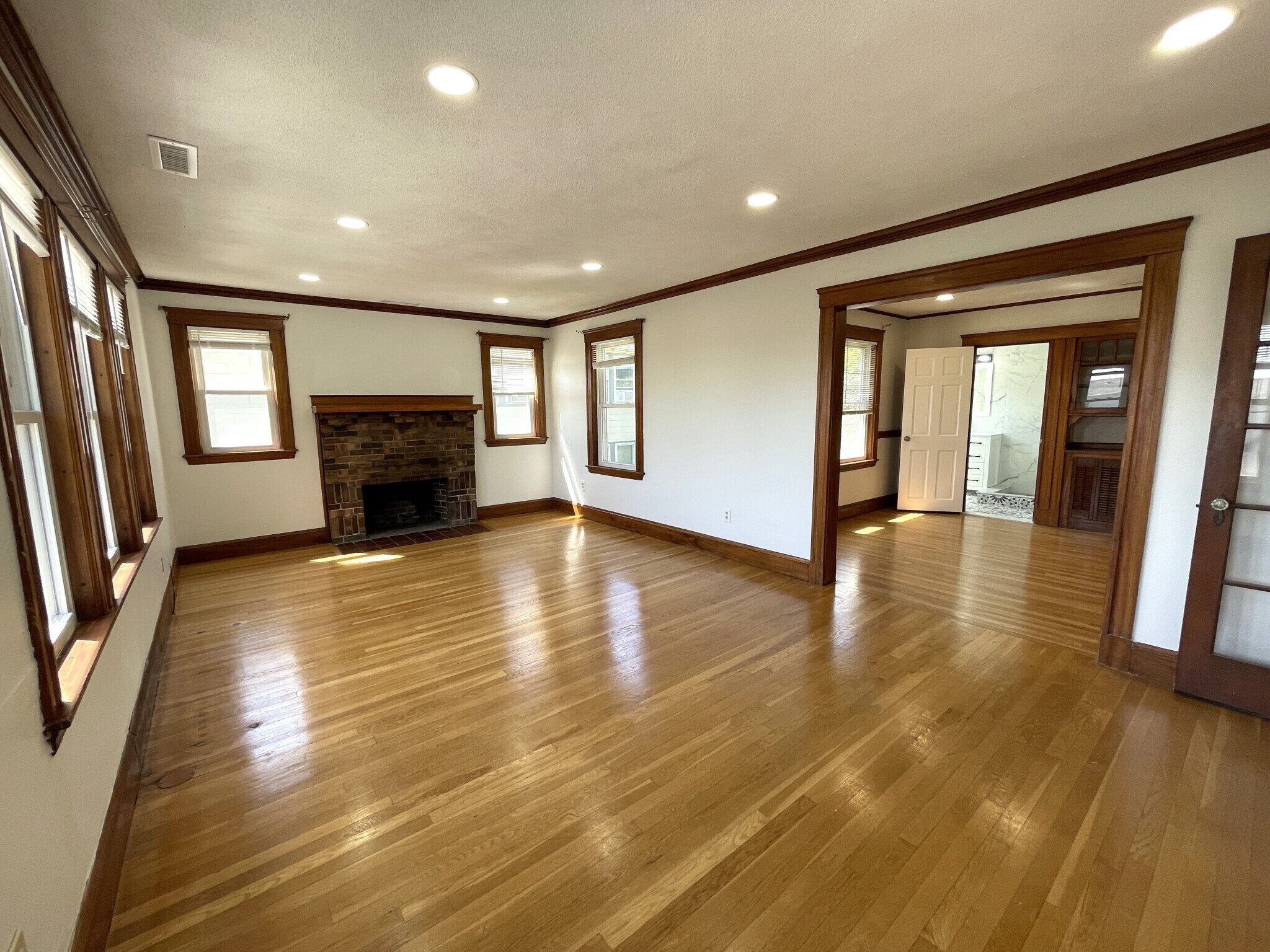 Building Photo - 56 Edgecliff Rd