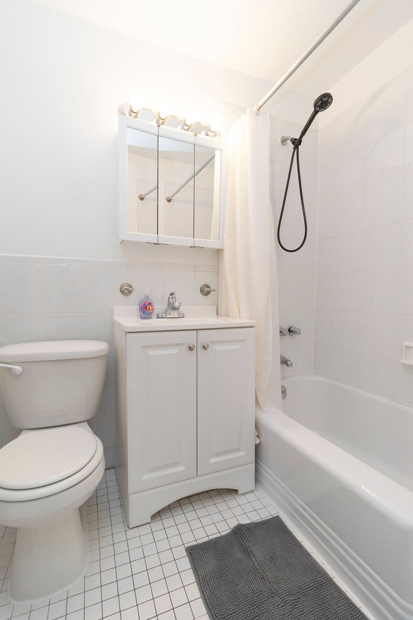 Building Photo - 250 E 82nd St