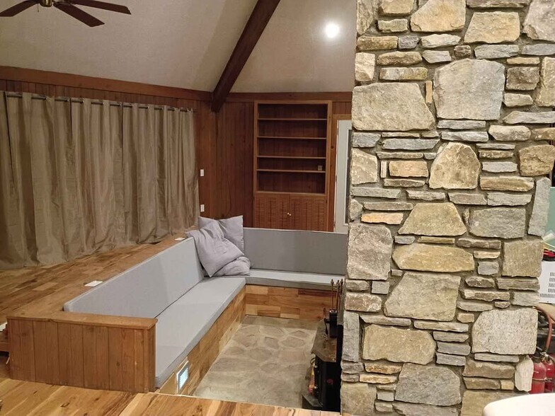 Building Photo - 6264 Bearwallow Mountain Rd