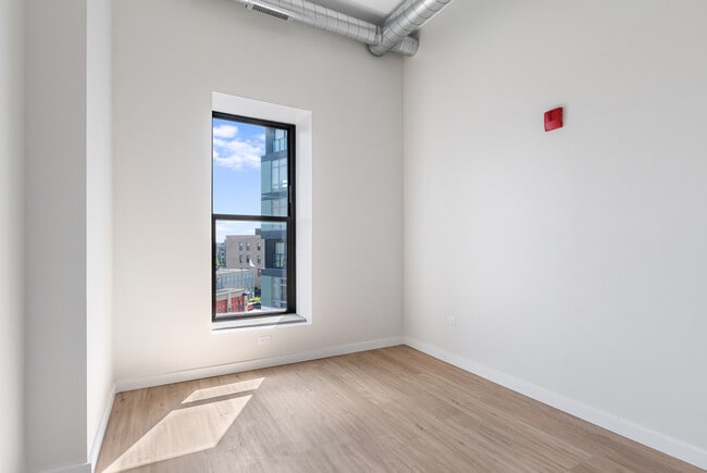 Building Photo - 805 N Milwaukee Ave