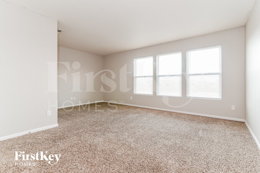 Building Photo - 8624 Hosta Way
